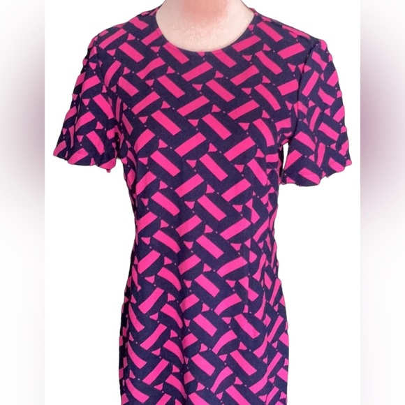 TRINA TURK NWT ZAP PONTE SHORT SLEEVE SHIFT MINI  DRESS MEDIUM - Picture 3 of 8